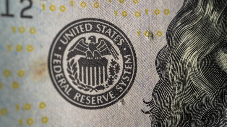 The Fed Pauses Rate Cuts – But AI Wealth Is the Real Story